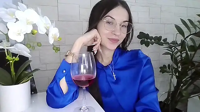 Snapshot of JuliaLovely chatting on February 10, 2:38 pm JuliaLovely online show from February 10, 2:38 pm