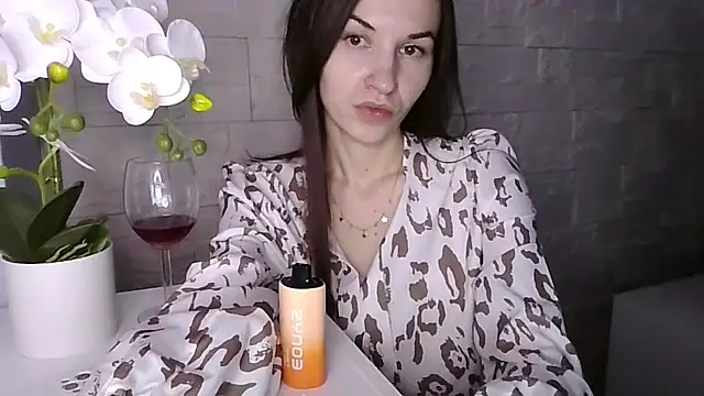 JuliaLovely online show from March 27, 4:52 pm