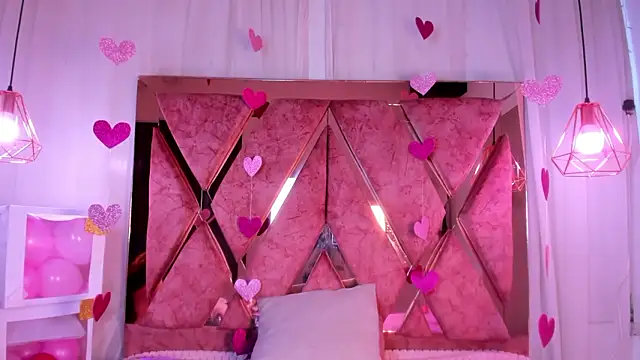 shantal cooper  online show from February 19, 7:11 pm