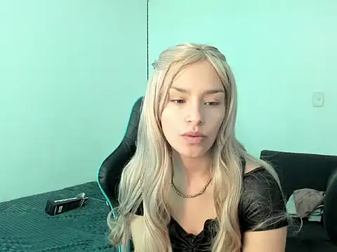 Snapshot of Megan_Blue_ chatting on February 17, 4:26 pm Megan Blue online show from February 17, 4:26 pm