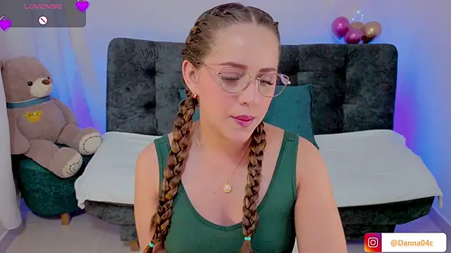 DannaCouper  online show from March 30, 10:50 am