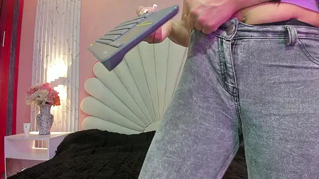 Snapshot of Kateemos chatting on February 12, 1:44 pm Kateemos online show from February 12, 1:44 pm