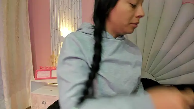 Kateemos online show from March 12, 2:54 pm