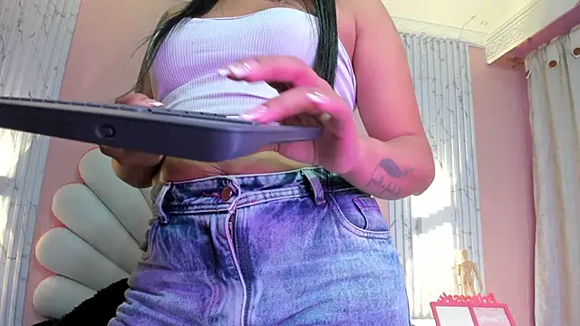 Snapshot of Kateemos chatting on February 7, 1:08 pm Kateemos online show from February 7, 1:08 pm