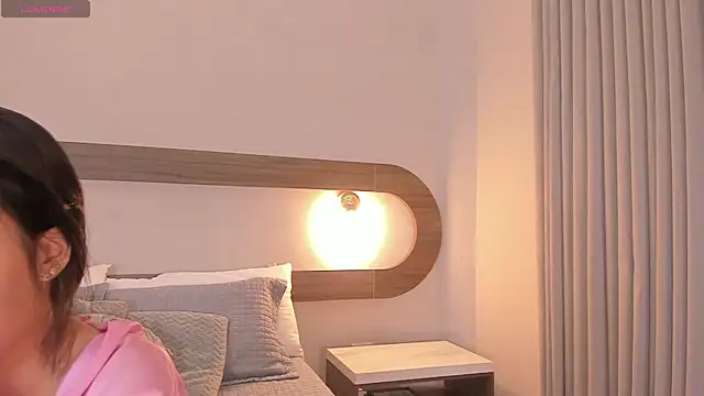 Snapshot of Violeta_sum chatting on May 13, 12:45 pm Violeta sum online show from May 13, 12:45 pm