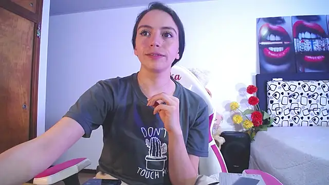 lika little0 online show from May 1, 1:54 am
