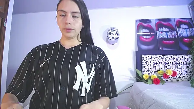 lika little0 online show from May 6, 11:53 pm