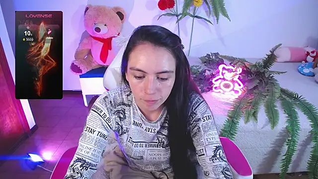 Snapshot of lika_little0 chatting on February 16, 6:06 pm lika little0 online show from February 16, 6:06 pm