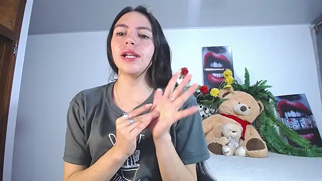 lika little0 online show from April 8, 11:39 pm