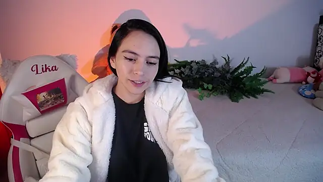 Snapshot of lika_little0 chatting on February 24, 10:54 pm lika little0 online show from February 24, 10:54 pm