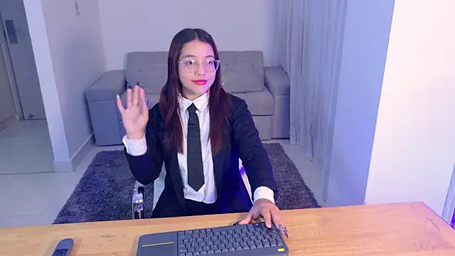 Snapshot of AntonellaBons chatting on April 22, 1:34 am AntonellaBons online show from April 22, 1:34 am