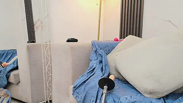 EmmaLebrun online show from February 12, 3:56 pm