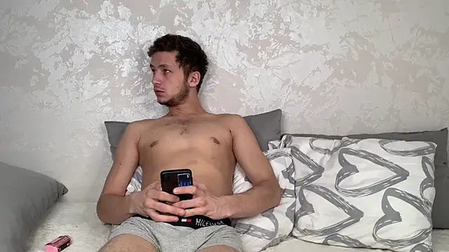 MoonBabyCouple online show from March 21, 8:30 am