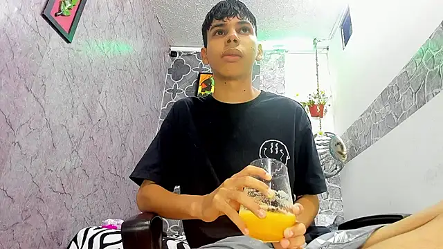 sexyboys cutexx18 online show from February 9, 10:19 pm