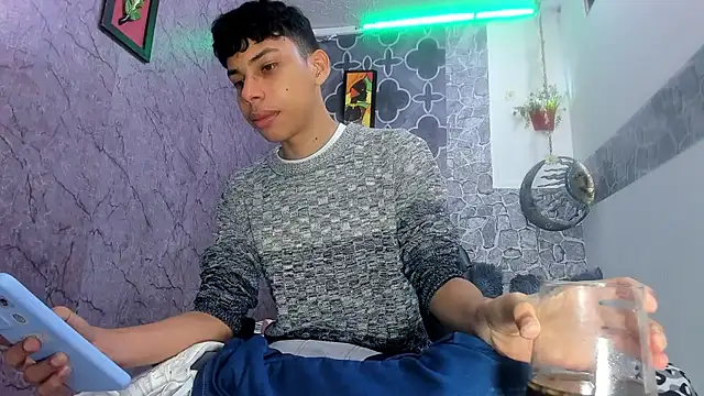 sexyboys cutexx18 online show from February 1, 9:24 pm