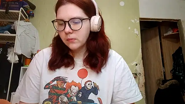 Snapshot of VannessaDillenbeck chatting on February 11, 8:25 am VannessaDillenbeck online show from February 11, 8:25 am