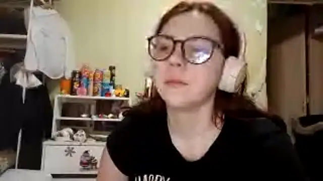 Snapshot of VannessaDillenbeck chatting on February 22, 4:59 am VannessaDillenbeck online show from February 22, 4:59 am