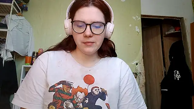 Snapshot of VannessaDillenbeck chatting on February 13, 10:48 am VannessaDillenbeck online show from February 13, 10:48 am