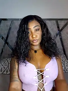 Snapshot of Denise_wolfe21 chatting on June 19, 4:13 pm Denise wolfe21 online show from June 19, 4:13 pm