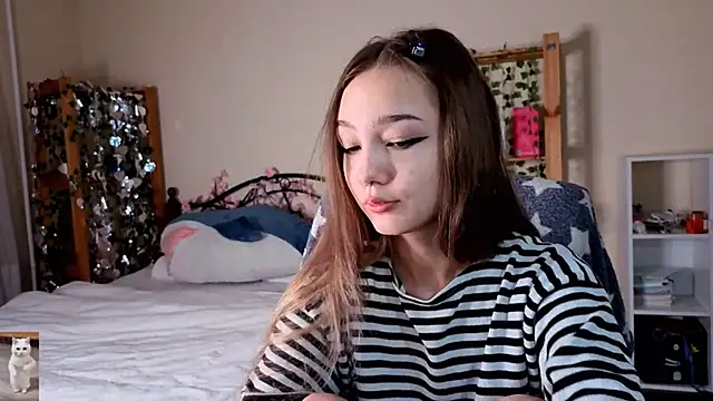 HoneyComfy online show from April 23, 2:19 pm