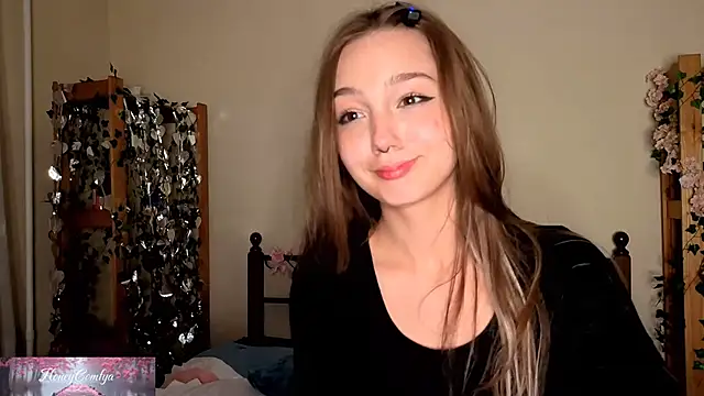 HoneyComfy online show from May 11, 4:04 pm