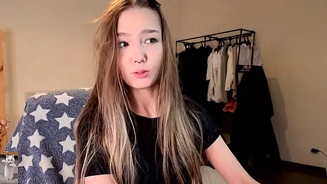 HoneyComfy online show from April 13, 2:32 pm