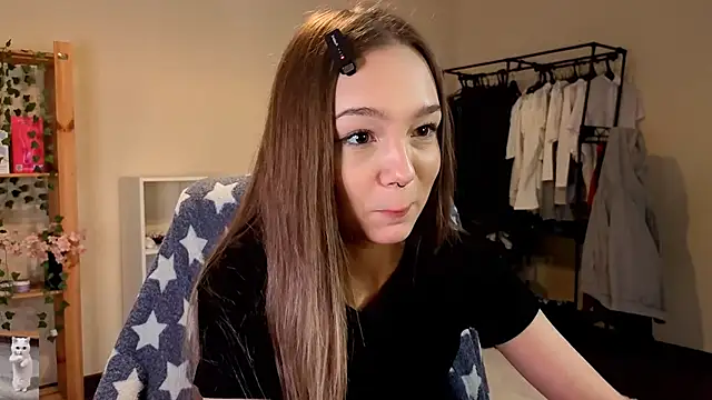 HoneyComfy online show from April 3, 2:23 pm