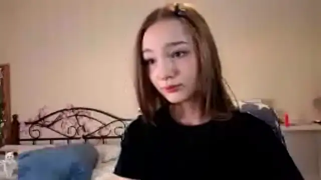 HoneyComfy online show from April 16, 2:40 pm