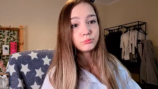 HoneyComfy online show from April 8, 2:07 pm