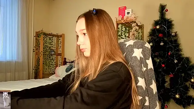 HoneyComfy online show from February 15, 11:09 am