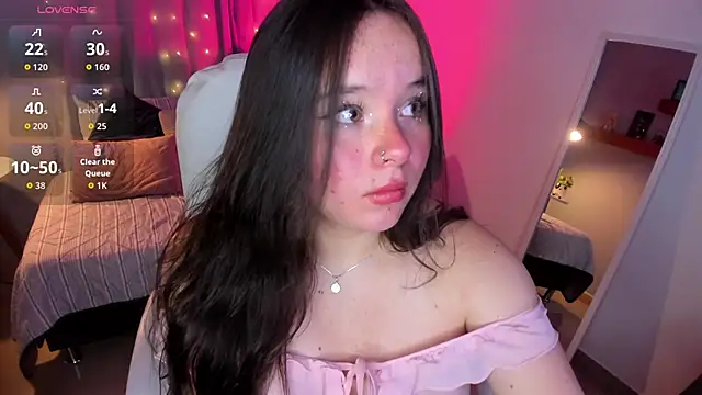 Snapshot of Raven_sweeteyes chatting on May 5, 1:47 pm Raven sweeteyes online show from May 5, 1:47 pm