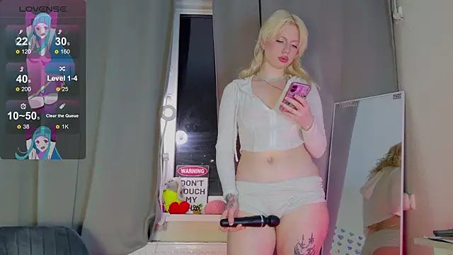 BladeSonya online show from March 13, 8:03 pm