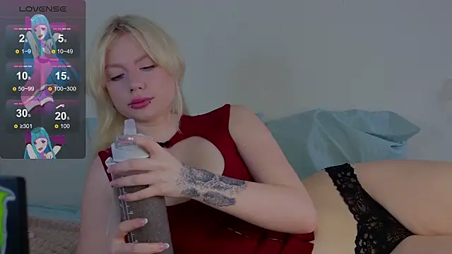 BladeSonya online show from April 10, 1:29 pm