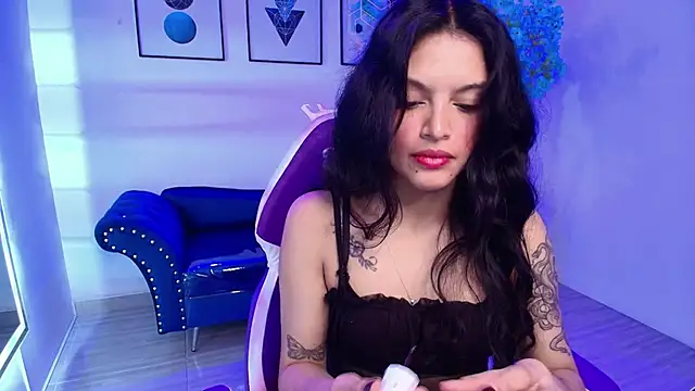 Maddie T18 online show from April 24, 11:45 am