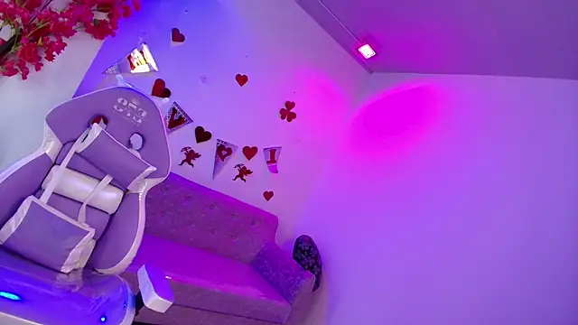 Maddie T18 online show from February 21, 11:45 am