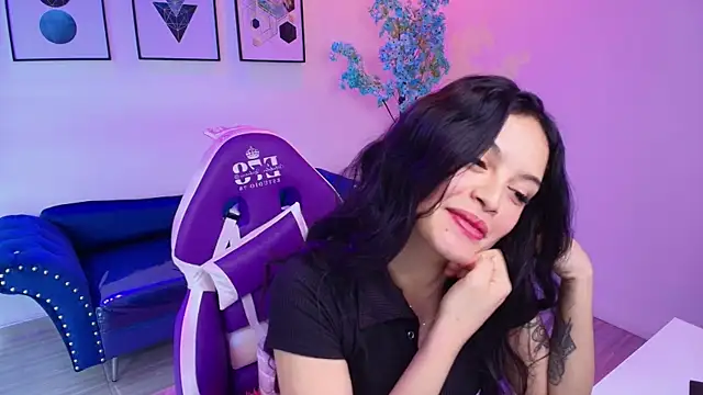 Maddie T18 online show from April 30, 11:39 am