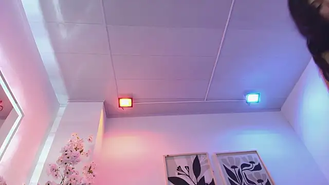 Maddie T18 online show from February 28, 11:37 pm