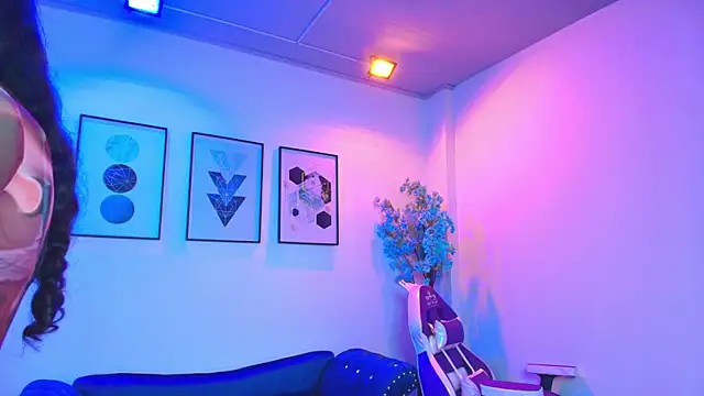 Maddie T18 online show from March 25, 11:42 am