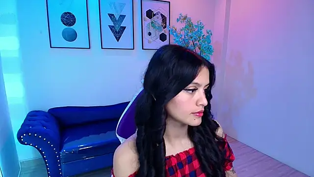 Maddie T18 online show from May 28, 11:27 am