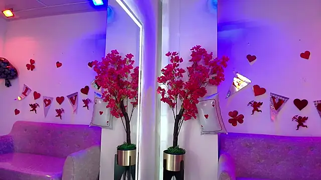 Maddie T18 online show from February 12, 11:54 am