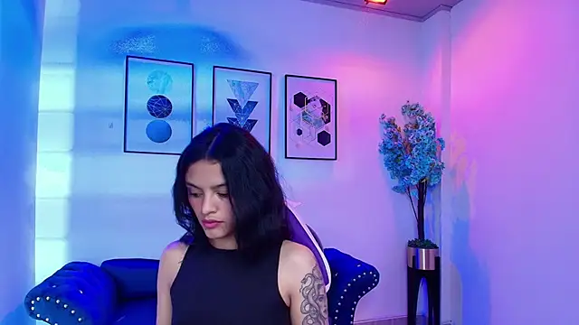 Maddie T18 online show from April 16, 9:39 pm