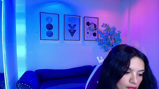 Maddie T18 online show from May 29, 11:27 am