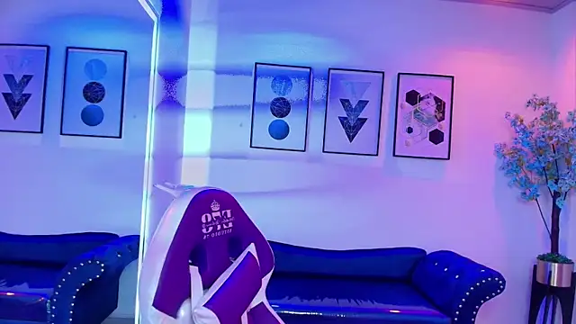 Maddie T18 online show from March 28, 11:55 am