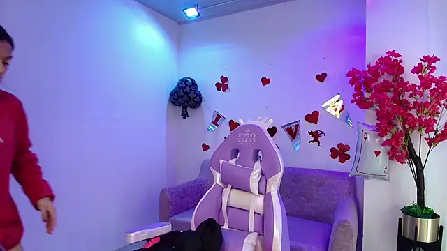 Maddie T18 online show from February 13, 11:21 am