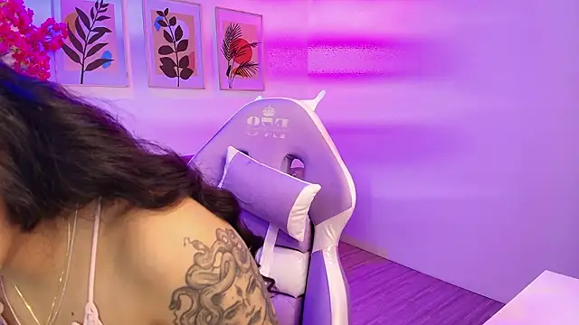 Maddie T18 online show from March 6, 11:38 am