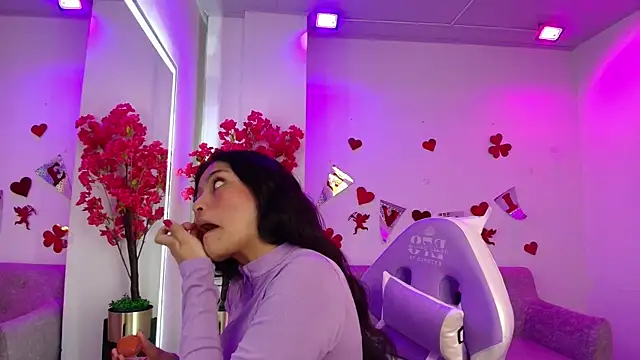 Maddie T18 online show from February 17, 11:18 am