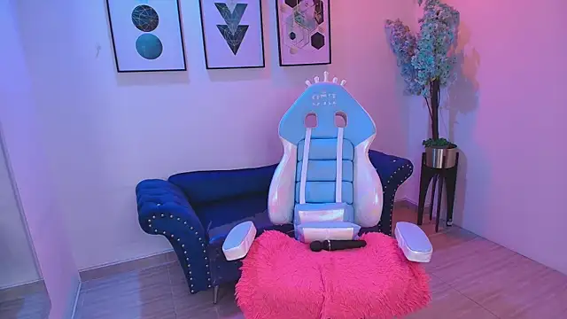 Maddie T18 online show from June 13, 11:41 am