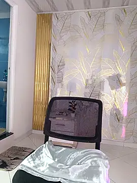 Nala OMG online show from April 2, 7:09 pm