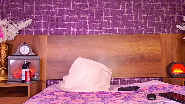 Snapshot of mollyjackson_ chatting on February 1, 10:57 am mollyjackson online show from February 1, 10:57 am