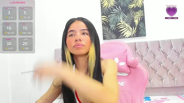 thaliaa smith1 online show from March 25, 9:03 pm